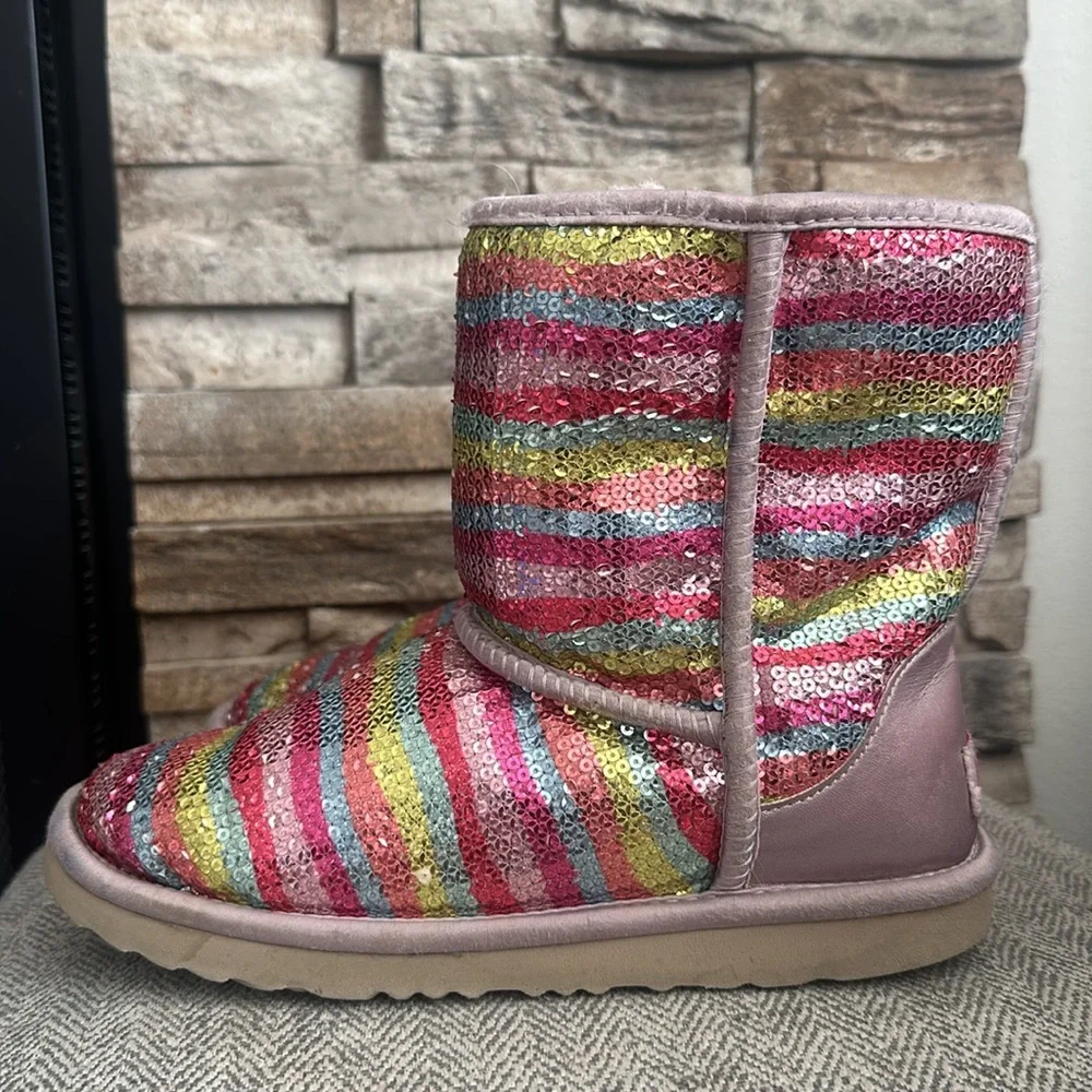 VGUC UGG Classic Short II Mural Boot sz5 - Picture 5 of 9